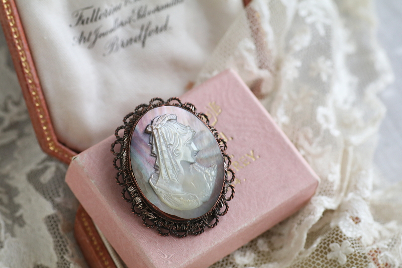 マザーオブパールカメオ　ペンダントブローチ　イタリア　アンティークストリュフ