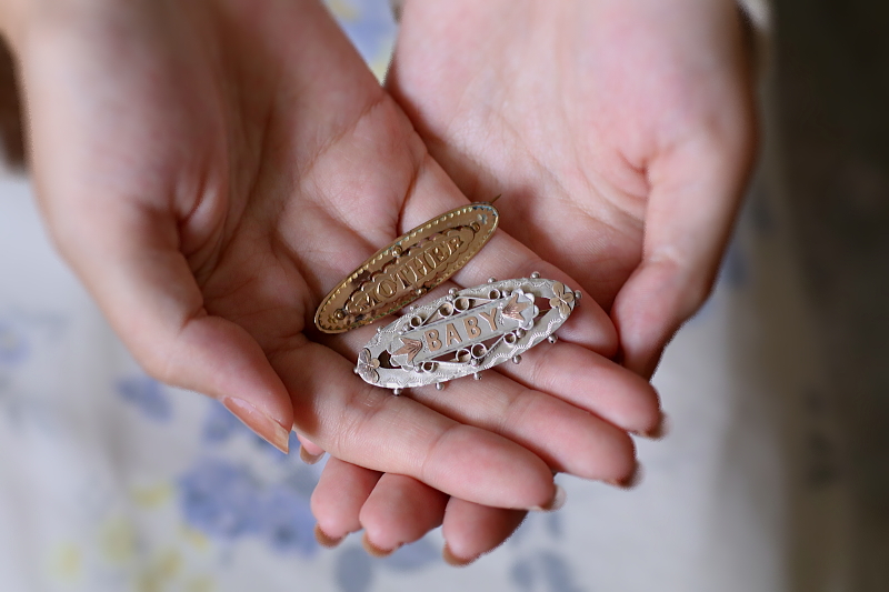 MOTHER AND BABY ブローチ　ヴィクトリアン　イギリス アンティークストリュフ