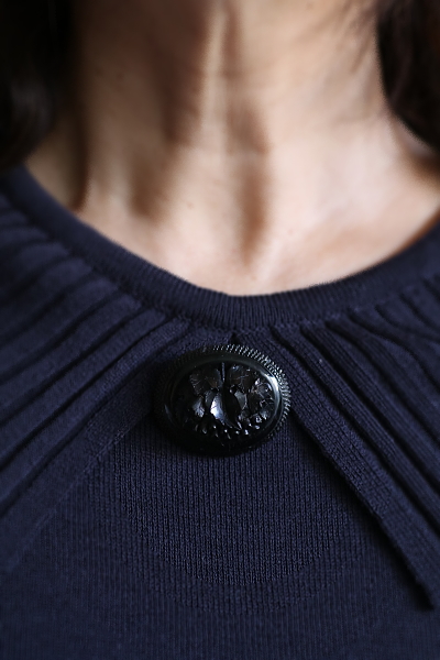 薔薇のジェットブローチ　イギリス　ヴィクトリアン アンティークストリュフ