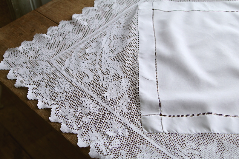 アザミのクロッシェブレード　リネンテーブルクロス　イギリス アンティークストリュフ