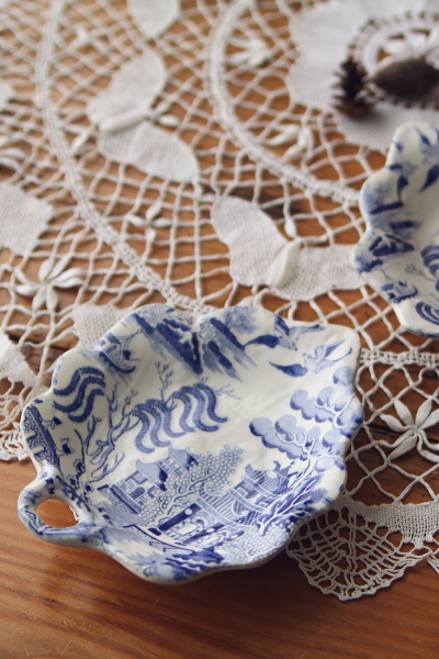 ヴィクトリアンブルーウイロー　リーフディッシュ　イギリス　アンティークストリュフ 20260129