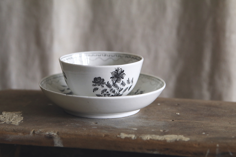 アーリーヴィクトリアン　ティーボウルソーサー　草花文　アンティークストリュフ