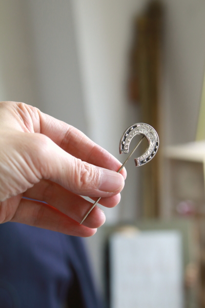 ホロウシルバーシューホーススティックピン　イギリス　アンティークストリュフ