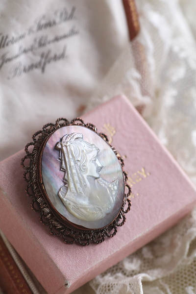 マザーオブパールカメオ　ペンダントブローチ　イタリア　アンティークストリュフ