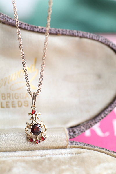 ヴィンテージガーネットペンダント　イギリス　アンティークストリュフ　 20251218