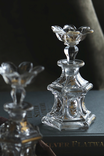 ヴィクトリアン　花のパフュームボトル　イギリス アンティークストリュフ 20251225