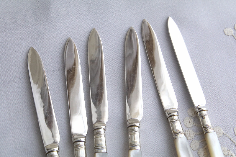 マザーオブパールハンドルのティーナイフ　ヴィクトリアン　イギリス　アンティークストリュフ