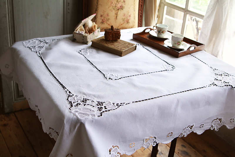 葡萄モチーフのニードルレース　リネンテーブルクロス　イギリス　アンティークストリュフ