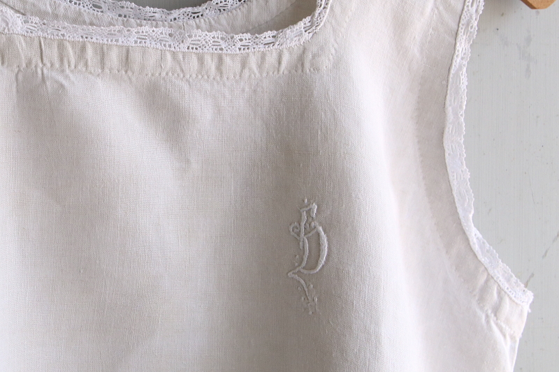 モノグラム刺繍のリネンナイティ　フランス　アンティークストリュフ