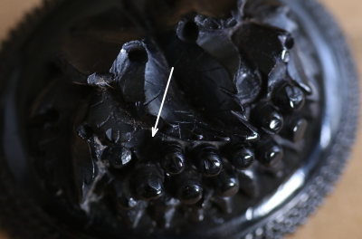 薔薇のジェットブローチ　イギリス　ヴィクトリアン アンティークストリュフ