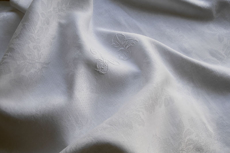 薔薇と紫陽花のダマスクセルヴィエット　フランス アンティークストリュフ