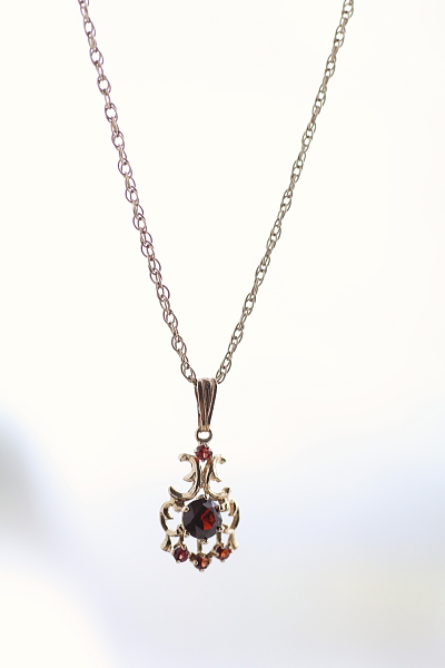 ヴィンテージガーネットペンダント　イギリス　アンティークストリュフ　 20251218