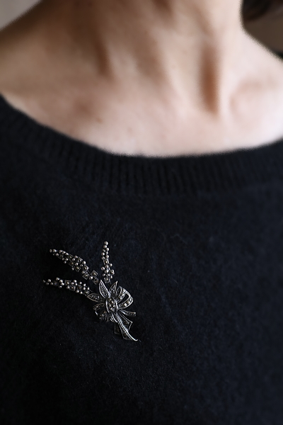 マーカサイトシルバーフラワーブローチ　ヨーロッパ　アンティークストリュフ