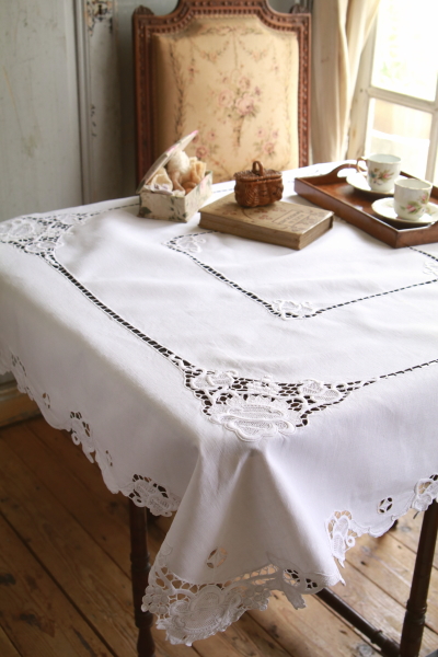 葡萄モチーフのニードルレース　リネンテーブルクロス　イギリス　アンティークストリュフ 20250617