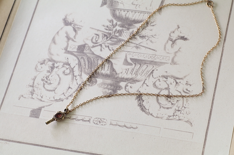 ヴィクトリアンウォッチフォブ　ウォッチキー　ロケット　ロングネックレス　アンティークストリュフ