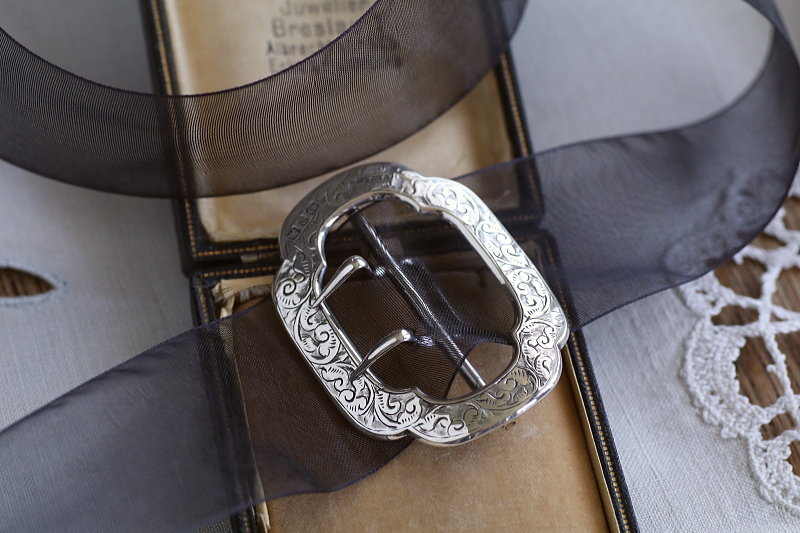ハンドエングレービングシルバーバックル　イギリス　アンティークストリュフ