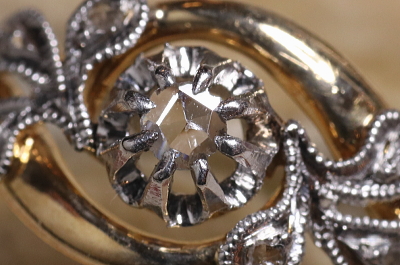 ローズカットダイヤモンドリーフ飾りリング　フランス　エンゲージリング　指輪　アンティークストリュフ