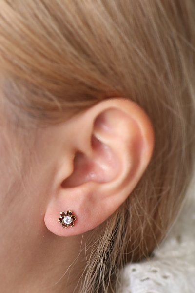 オールドマインカットダイヤモンドピアス　フラワーイヤリング　ヨーロッパ アンティークストリュフ