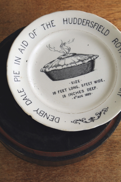 デンビーデールのパイ絵皿 イギリス アンティークストリュフ 20251008