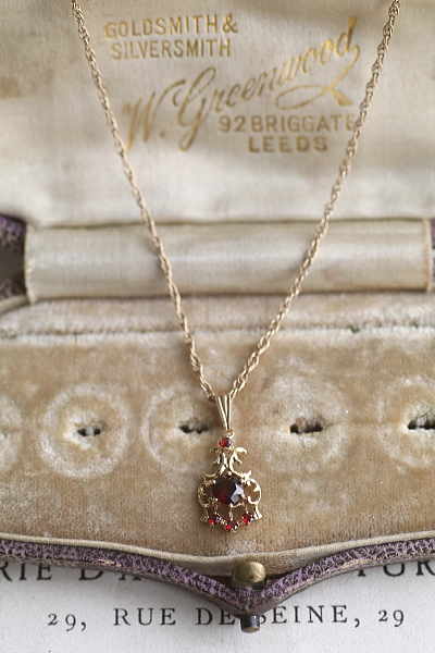 ヴィンテージガーネットペンダント　イギリス　アンティークストリュフ　 20251218