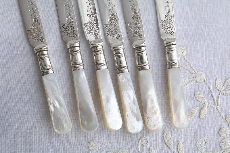 マザーオブパールハンドルのティーナイフ　ヴィクトリアン　イギリス　アンティークストリュフ