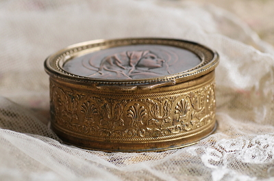 マリア様のジュエリーケース　Sylvain Kinsburger　フランス　アンティークストリュフ