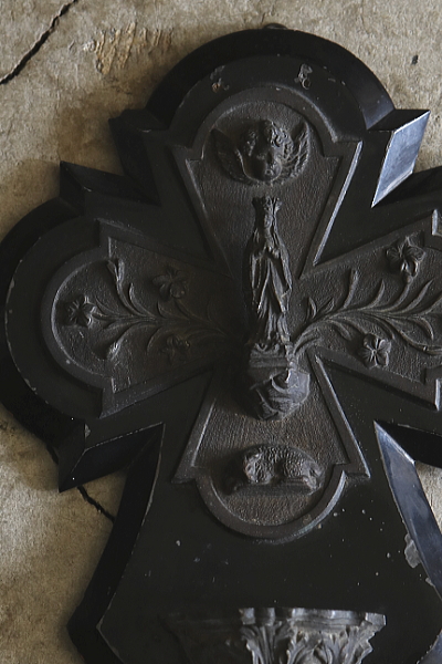 石の十字架の聖水盤　フランス　アンティークストリュフ 20260320