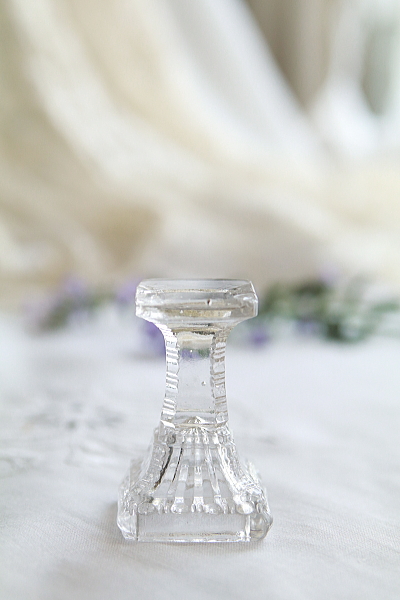 プレスガラスのアクセサリースタンド　フランス　アンティークストリュフ