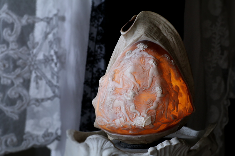 サードニクスシェルカメオのオブジェ　ランプシェード　イタリア　アンティークストリュフ
