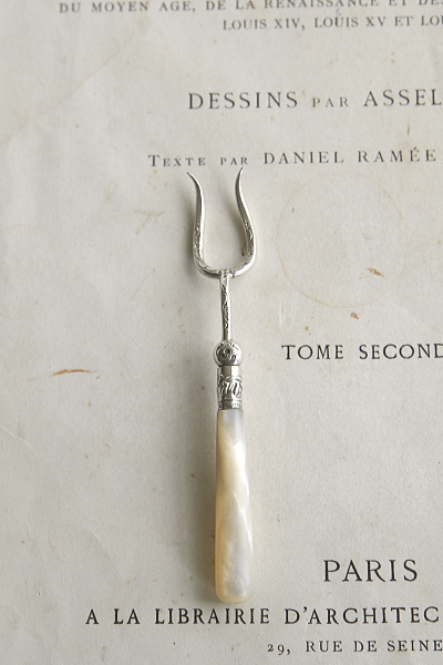 小さなサービングフォーク　ヴィクトリアン　イギリス　アンティークストリュフ