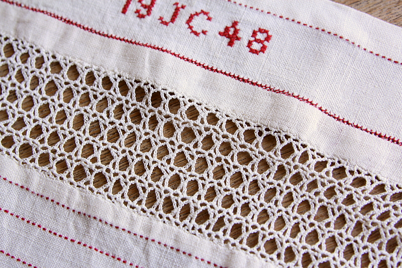 刺繍のリネンサンプラー　イギリス　アンティークストリュフ