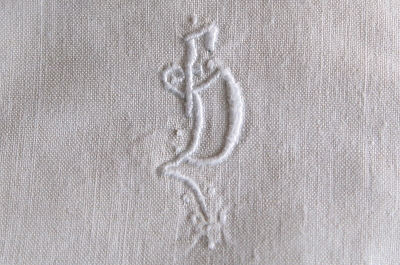 モノグラム刺繍のリネンナイティ　フランス　アンティークストリュフ
