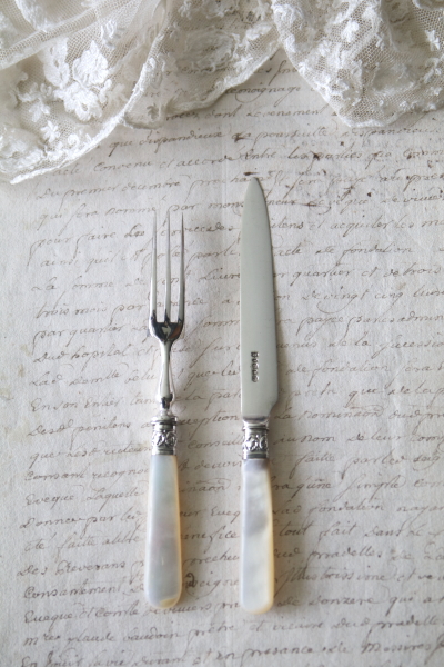 マザーオブパールハンドルデザートナイフ＆フォーク　イギリス　アンティークストリュフ