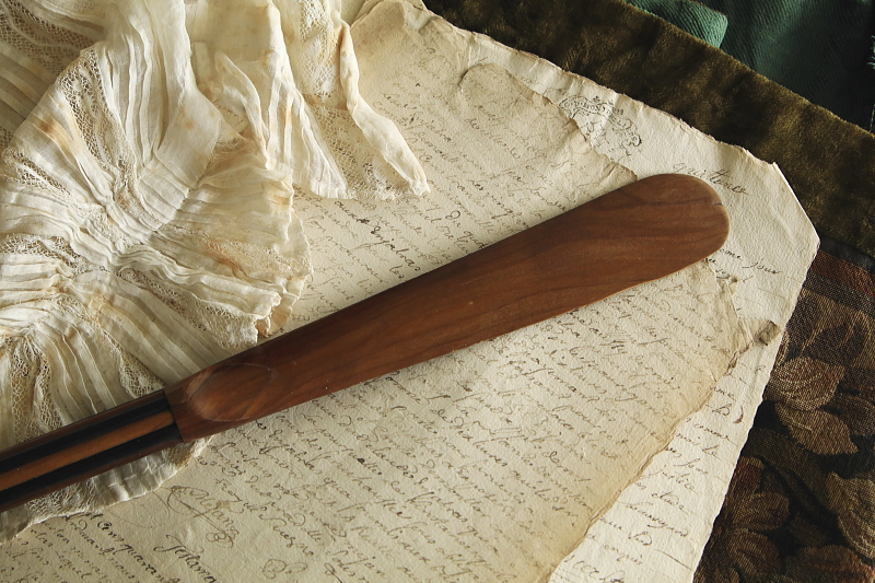 花鳥柄　オリーブウッドページターナー　ヴィクトリアン　イギリス　アンティークストリュフ