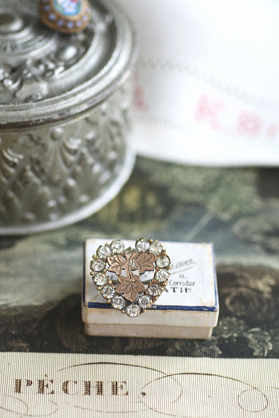 オールドペーストハートブローチ　アイビーリーフ　ヴィクトリアン　ヨーロッパ　アンティークストリュフ 20251015