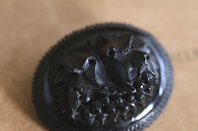 薔薇のジェットブローチ　イギリス　ヴィクトリアン アンティークストリュフ