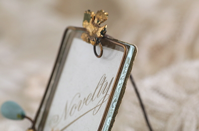 小さなスーベニールフォトスタンド　フランス アンティークストリュフ