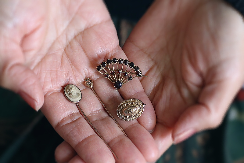 ガーネットペースト　奥義のブローチ　アンティークジュエリー　ヴィンテージアクセサリー　ボヘミア　アンティークストリュフ 20251211