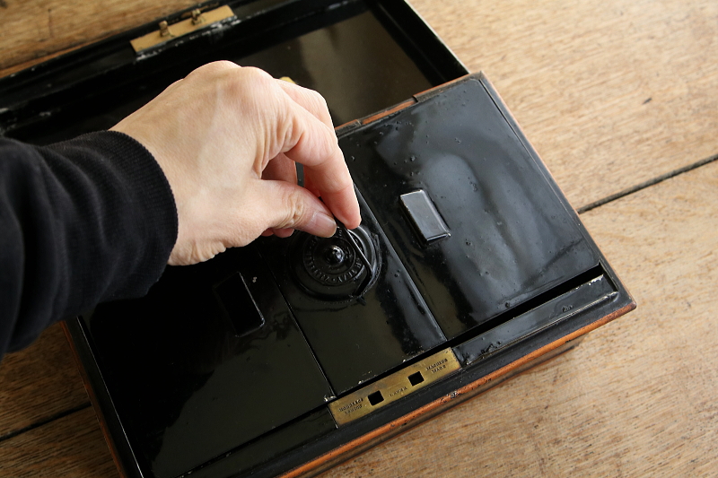 ジャパンドブラックキャッシュボックス　イギリス アンティークストリュフ