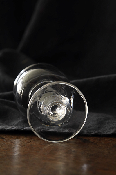 丸いボウルのステムグラス　イギリス　アンティークストリュフ