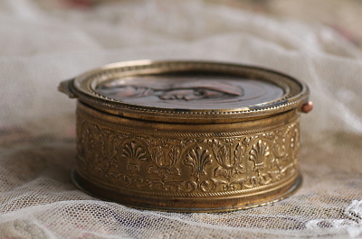 マリア様のジュエリーケース　Sylvain Kinsburger　フランス　アンティークストリュフ