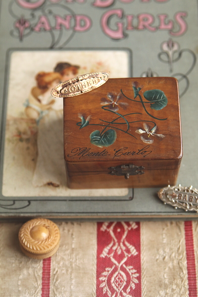 オリーブウッドのジュエリーボックス　菫　モンテカルロ　モナコ アンティークストリュフ 20250923