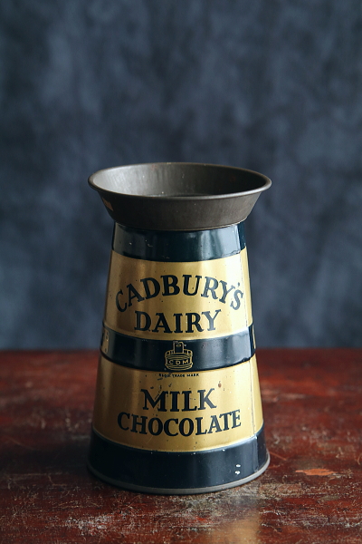 ミルクチャーン型　キャドバリーチョコレートティン　CADBURY　イギリス アンティークストリュフ