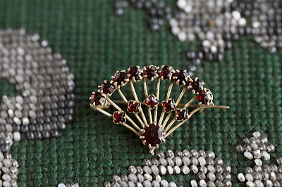 ガーネットペースト　奥義のブローチ　アンティークジュエリー　ヴィンテージアクセサリー　ボヘミア　アンティークストリュフ 20251211