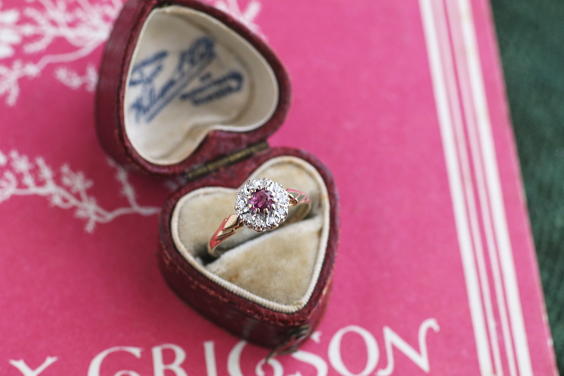 ルビーダイヤデイジーリング　ヴィンテージ　イギリス　アンティークストリュフ 20251218