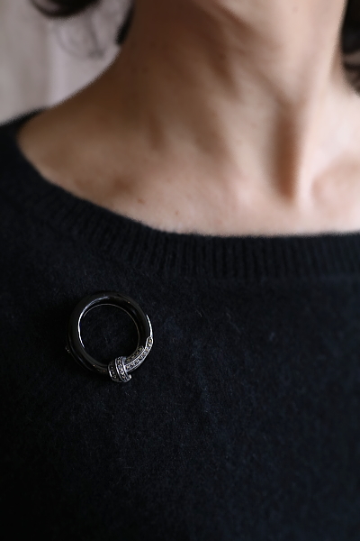 オニキスサークルブローチ　マーカサイト　シルバー　ヨーロッパ　アンティークストリュフ