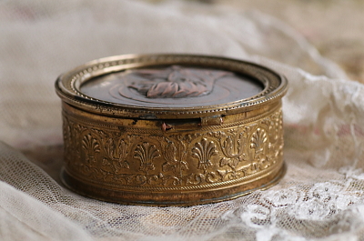 マリア様のジュエリーケース　Sylvain Kinsburger　フランス　アンティークストリュフ