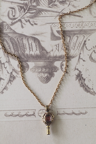 ヴィクトリアンウォッチフォブ　ウォッチキー　ロケット　ロングネックレス　アンティークストリュフ