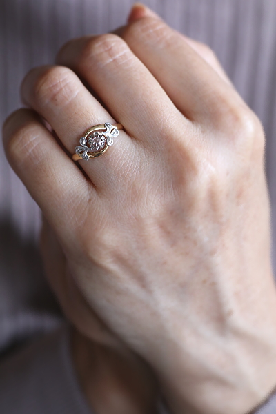 ローズカットダイヤモンドリーフ飾りリング　フランス　エンゲージリング　指輪　アンティークストリュフ