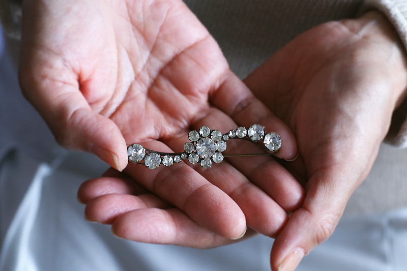 オールドペーストフラワーバーブローチ　ヨーロッパ アンティークストリュフ